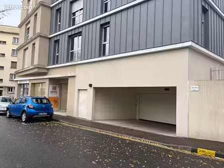 parking/box 1 pièce 12 m²