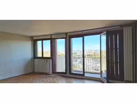 grand appartement t2 avec balcons parking et cave