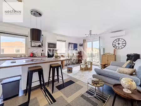 appartement t2 entièrement meublé avec terrasse et parking privatif