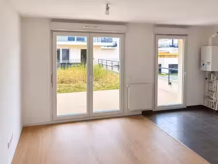 t2 avec jardin et parking à persan