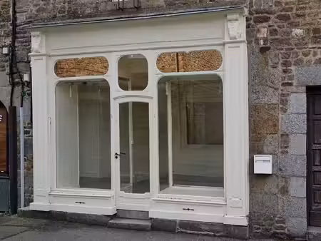 à louer local de 44 m2 avec extérieur privatif fougères