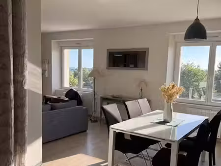 à louer t4 meublé en duplex de 81 m2 avec jardin et terras
