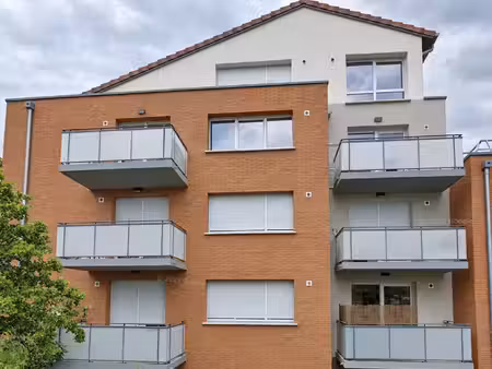 studio quasi neuf avec salle de gym et équipement communs