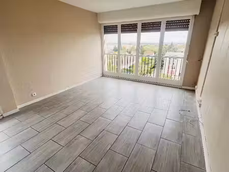 location appartement 3 pièces  67.00m²  la chapelle