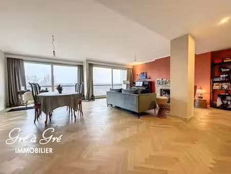 spacieux & lumineux avec terrasse et vue dégagée. 2 parkings