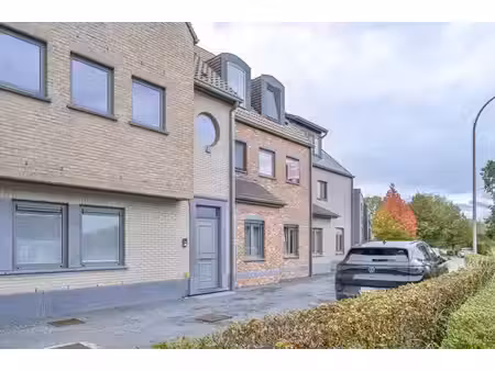 gezellige duplex met 2 slaapkamers  ruim terras  2 staanp...