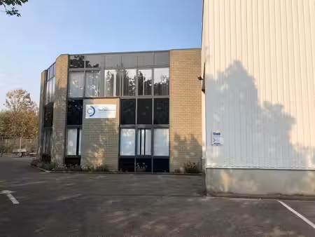 entrepôt avec bureaux à louer à aartselaar