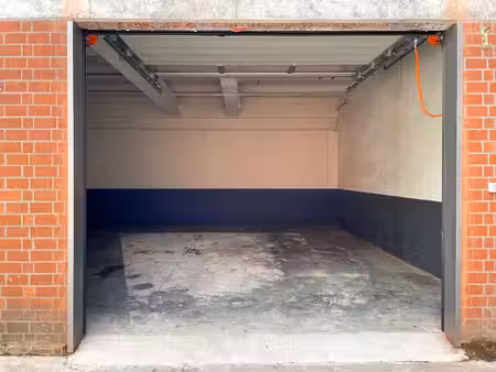 unité pour pme ou entrepôt (48 m²) avec porte sectionnelle