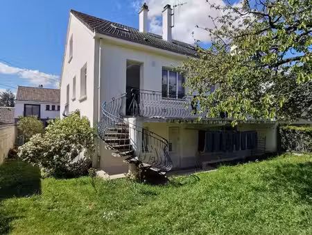 chambre meublée de 13 m² – salle de bain et cuisine privatives – haute-indre