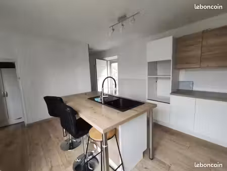 à louer – maison mitoyenne de 85 m² avec cave – lacaune