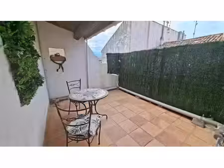 un appartement avec terrasse