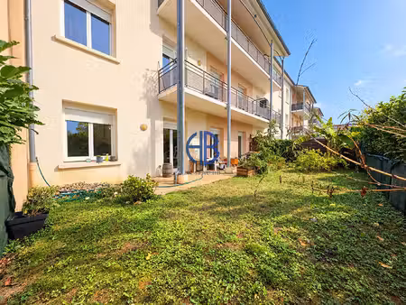 appartement t3 en rez-de-jardin clos avec parking et cave