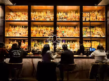 bar restaurant