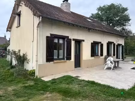 a seulement 10 min de houdan et de la gare de bréval   secteur rechercher.