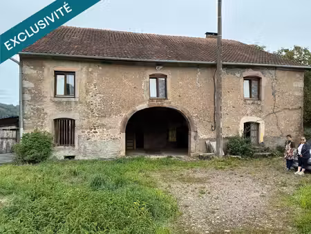 ferme comtoise d 'époque  150m 2 4 pièces  3 chambres sur 80 ares de terrain