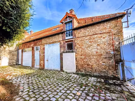 ensemble immobilier (local commercial + appartement) plein centre ville