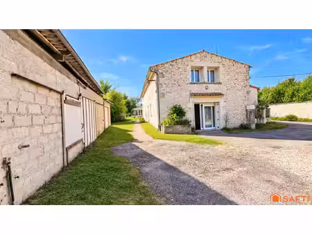 à 600 m du centre et proche port et plages  ensemble immobilier à fort potentiel…