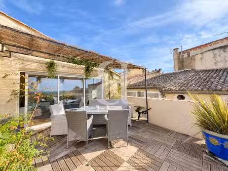 superbe maison de village avec terrasses et garages à villedieu