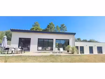 a vendre dans bel environnement  villa contemporaine - suze la rousse
