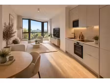 grand studio de 40 m² avec espace nuit et belle hauteur sous plafond