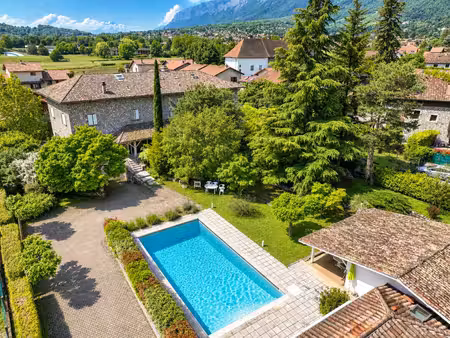 crolles – propriété de caractère avec deux maisons indépendantes sur 2 300 m² de terrain