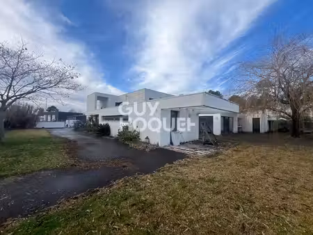 maison à vendre de 8 pièces de 400 m²