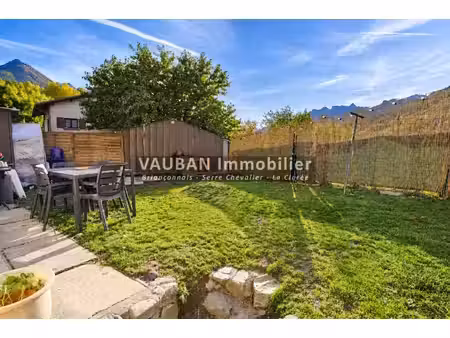 appartement avec jardin privatif et stationnements à brianço