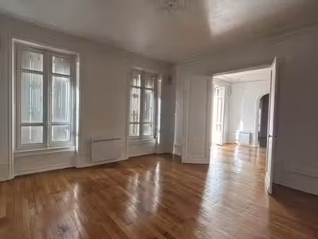 magnifique t4 – 42 bis rue denon