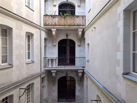 place royale - lumineux deux pièces dans copropriété de cara