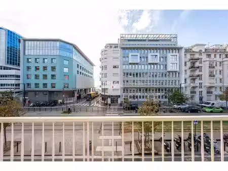 à vendre à nice 2 pièces avec balcon et garage  à quelques