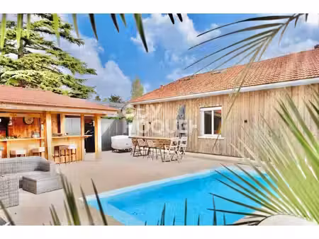 belle villa familiale avec piscine et 6 chambres  à deux pas de la plage de la hume