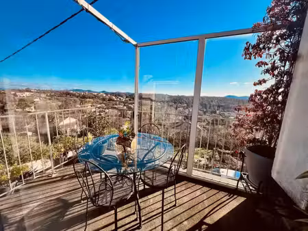 maison ancienne rénovée  jardin paysager et vue dominante