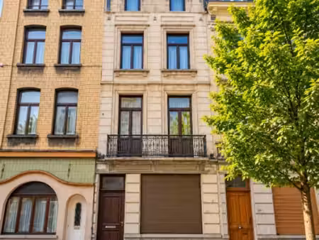 maison spacieuse avec 6 chambres et de nombreuses possibi...