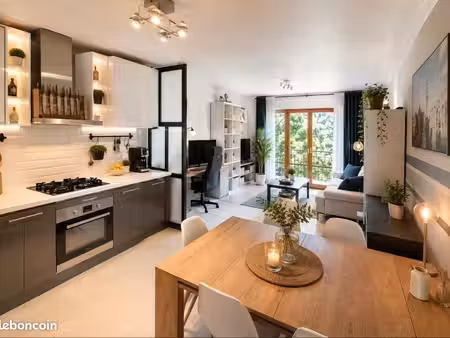 rare – superbe t2 rénové – dernier étage avec ascenseur – vue parc – grand garage fermé