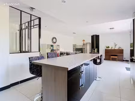 maison 8 pièces 158 m²