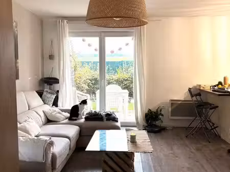 à louer t2 de 47 m² avec terrasse et parking à saint-étienne-du-rouvray