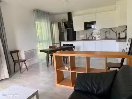 appartement t3 meublé en excellent état  balcon et parking