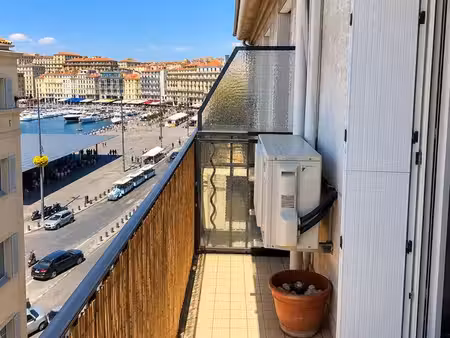 t2 meublé avec balcon et vue vieux-port