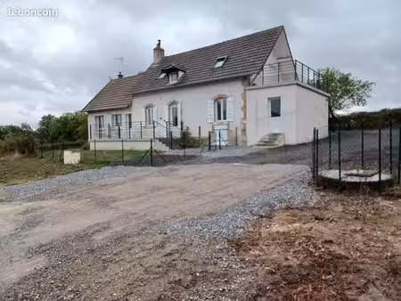 a louer neuilly le real t2 rénové avec terrasse