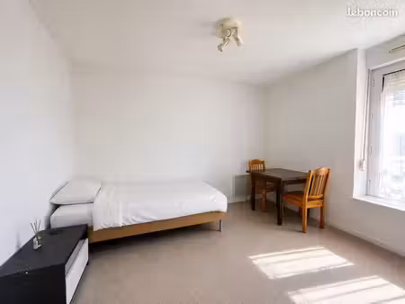 studio 1 pièce 18 m²