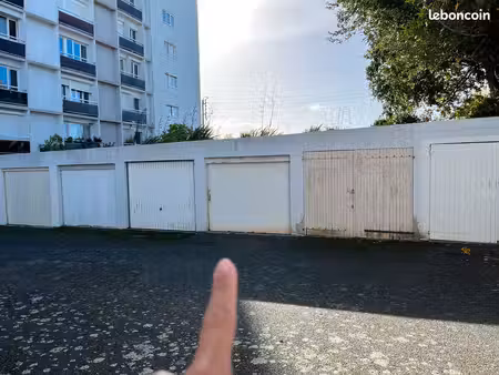garage à louer – quartier carnel – 75 /mois