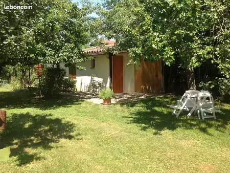bientôt disponible - maisonnette t2 indépendante avec grand extérieur à 5 min a pied de la