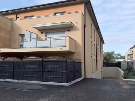 à louer – garage spacieux fermé dans résidence récente