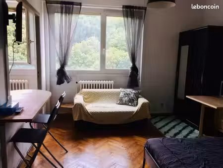 studio sécurisé avec vue dégagée