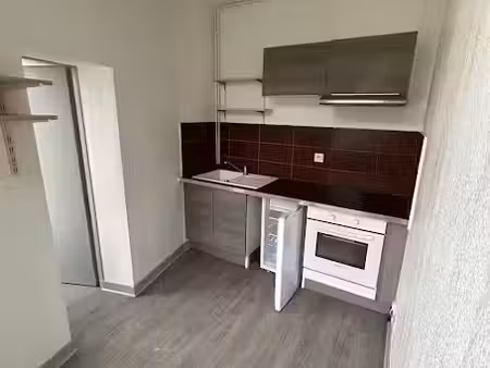location appartement 2 pièces 40 m² à saint-flour (15100)  450 €