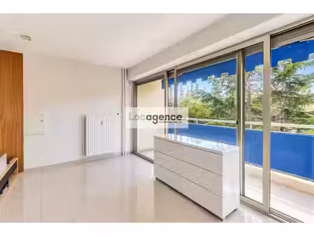 studio avec terrasse dans immeuble de standing - cannes mari
