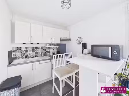 à louer  appartement meublé avec balcon  disponible au 1er décembre  pornichet