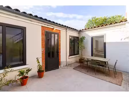 charmante chartreuse rénovée et climatisée avec garage et te