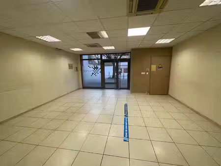 local 114 m2 - duranne