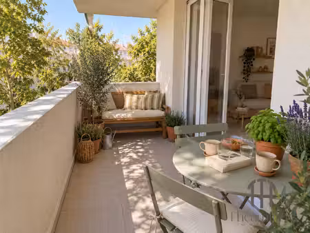 t3 de 55 m² avec terasse – proche centre historique et berges